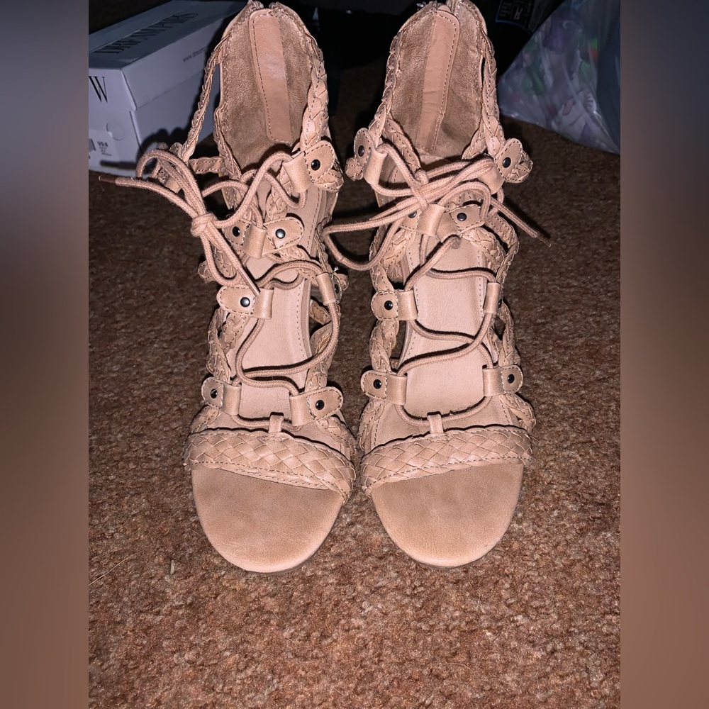 NUDE HEELS